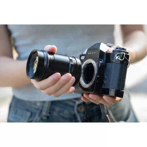 Ống kính TTartisan 100mm f2.8 Bubble Bokeh ngàm M42
