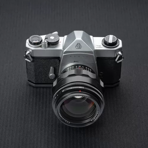 Ống kính TTArtisan 75mm F1.5 Swirly Bokeh cho M42