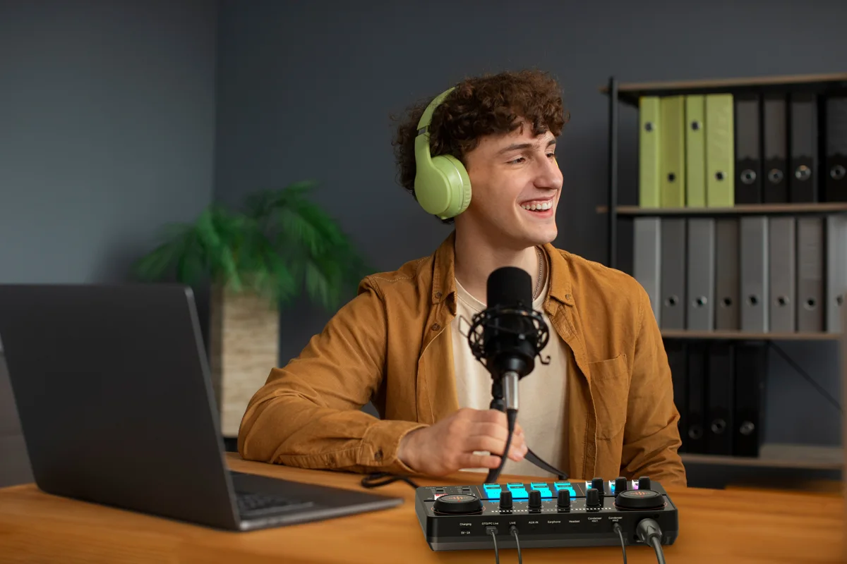 Mixer kiêm audio interface và card âm thanh Luucco MI-2 cho livestream, podcast